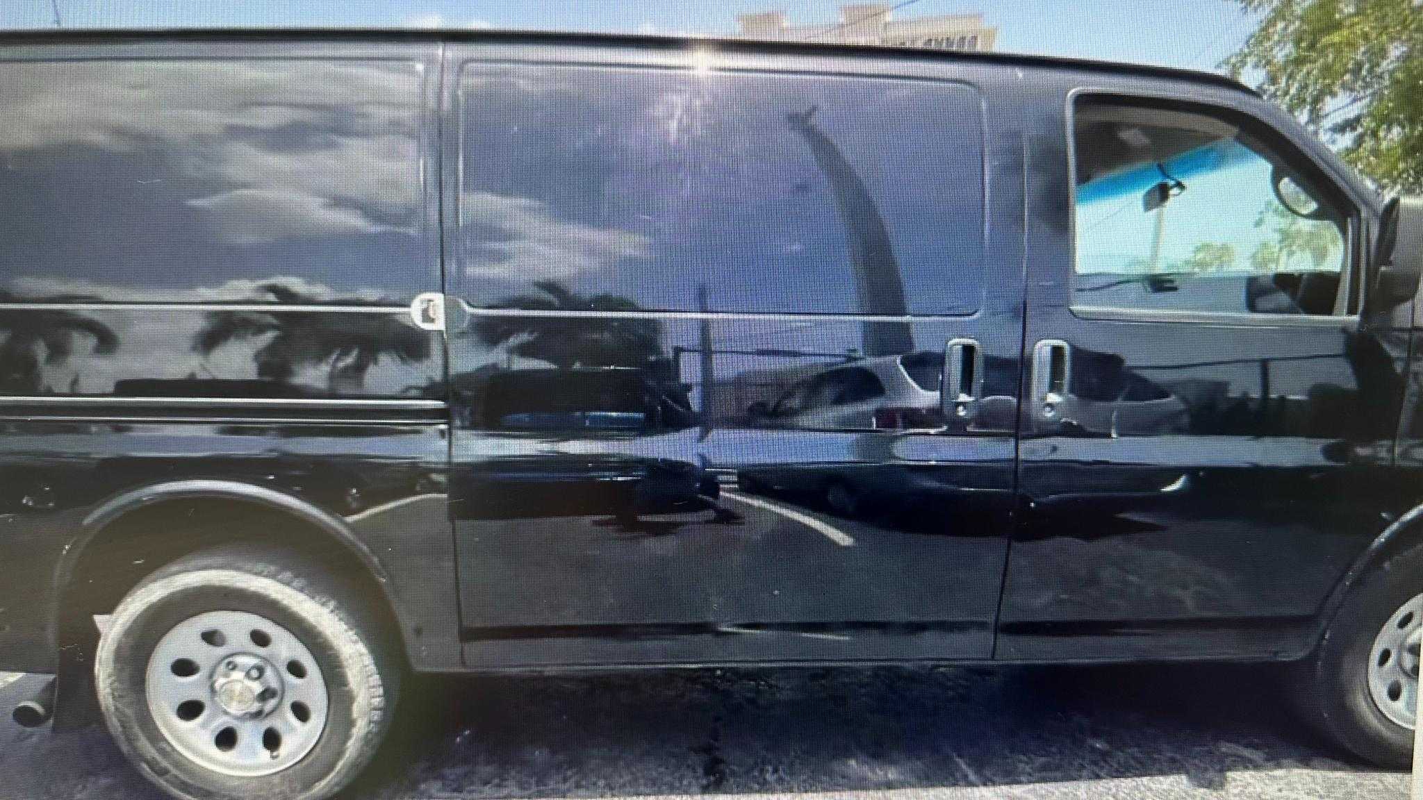 Chevrolet Express Image 2