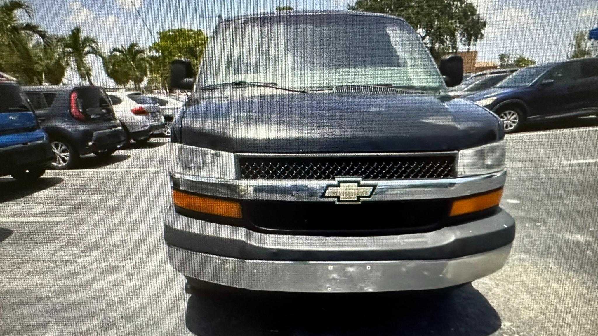 Chevrolet Express Image 1
